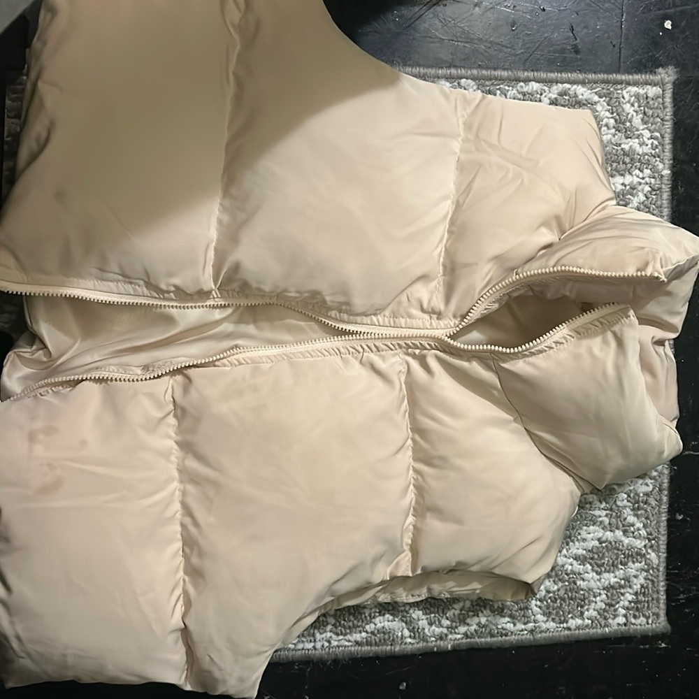 SHEIN-  Cream PUFFY VEST Size: Medium